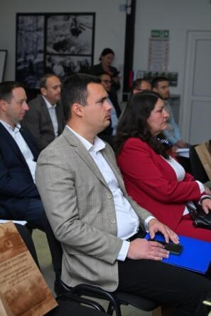 okrugli sto gradina (14)