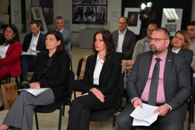 okrugli sto gradina (19)