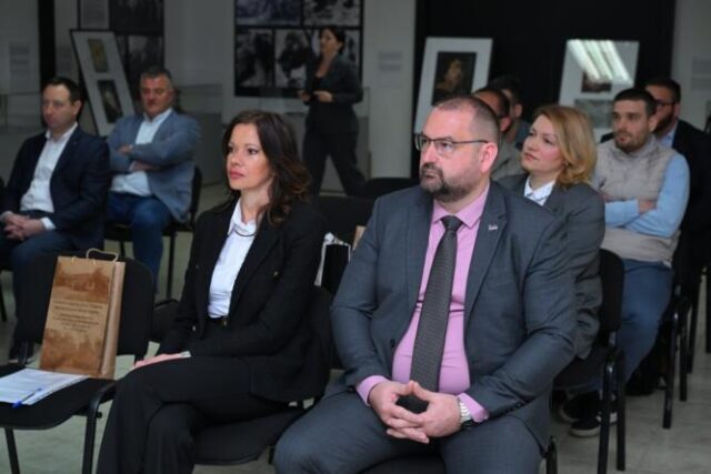 okrugli sto gradina (5)