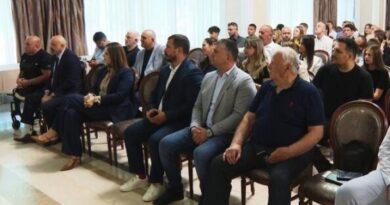 Ignjatovićeva uručila rješenja o sufinansiranju aktivnosti sportskih saveza Ignjatovićeva uručila rješenja o sufinansiranju aktivnosti sportskih saveza