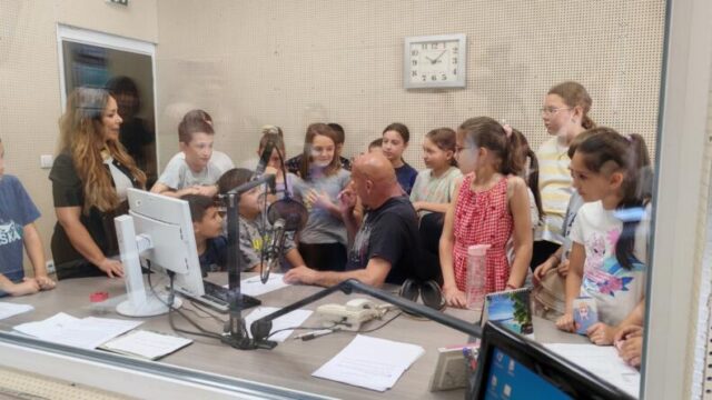 djeca posjeta rtv kd dub radio (5)