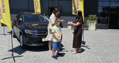Uručeni ključevi automobila srećnoj dobitnici nagradne igre “Kort marketa”
