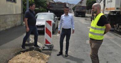 Počeli radovi na rekonstrukciji Vidovdanske ulice u Kozarskoj Dubici; Projekat vrijedan 423.540 KM Počeli radovi na rekonstrukciji Vidovdanske ulice u Kozarskoj Dubici; Projekat vrijedan 423.540 KM