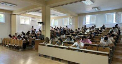 Počeli prijemni ispiti u drugom upisnom roku na univerzitetima u Banjaluci i Istočnom Sarajevu Počeli prijemni ispiti u drugom upisnom roku na univerzitetima u Banjaluci i Istočnom Sarajevu