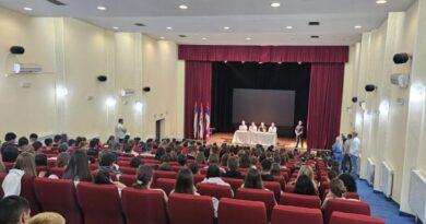 Ćurguz: Prenijeti istinu o odbrani mladim ljudima važno za opstanak Republike Srpske Ćurguz: Prenijeti istinu o odbrani mladim ljudima važno za opstanak Republike Srpske