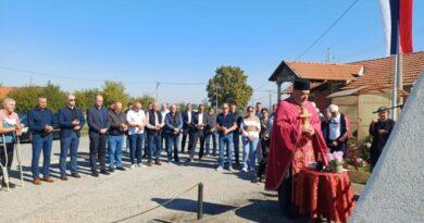 Delegacija Opštinske boračke organizacije Kozarska Dubica na pomenu poginulim borcima u Gornjoj Barici Delegacija Opštinske boračke organizacije Kozarska Dubica na pomenu poginulim borcima u Gornjoj Barici